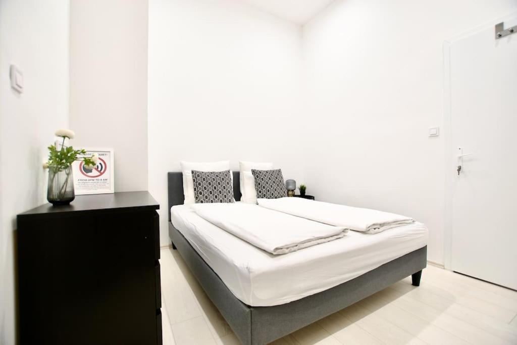 Standard Apartment By Hi5-St. King Mini Studio Budapeste Exterior foto