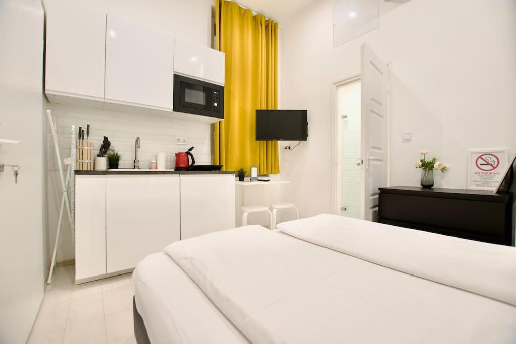 Standard Apartment By Hi5-St. King Mini Studio Budapeste Exterior foto